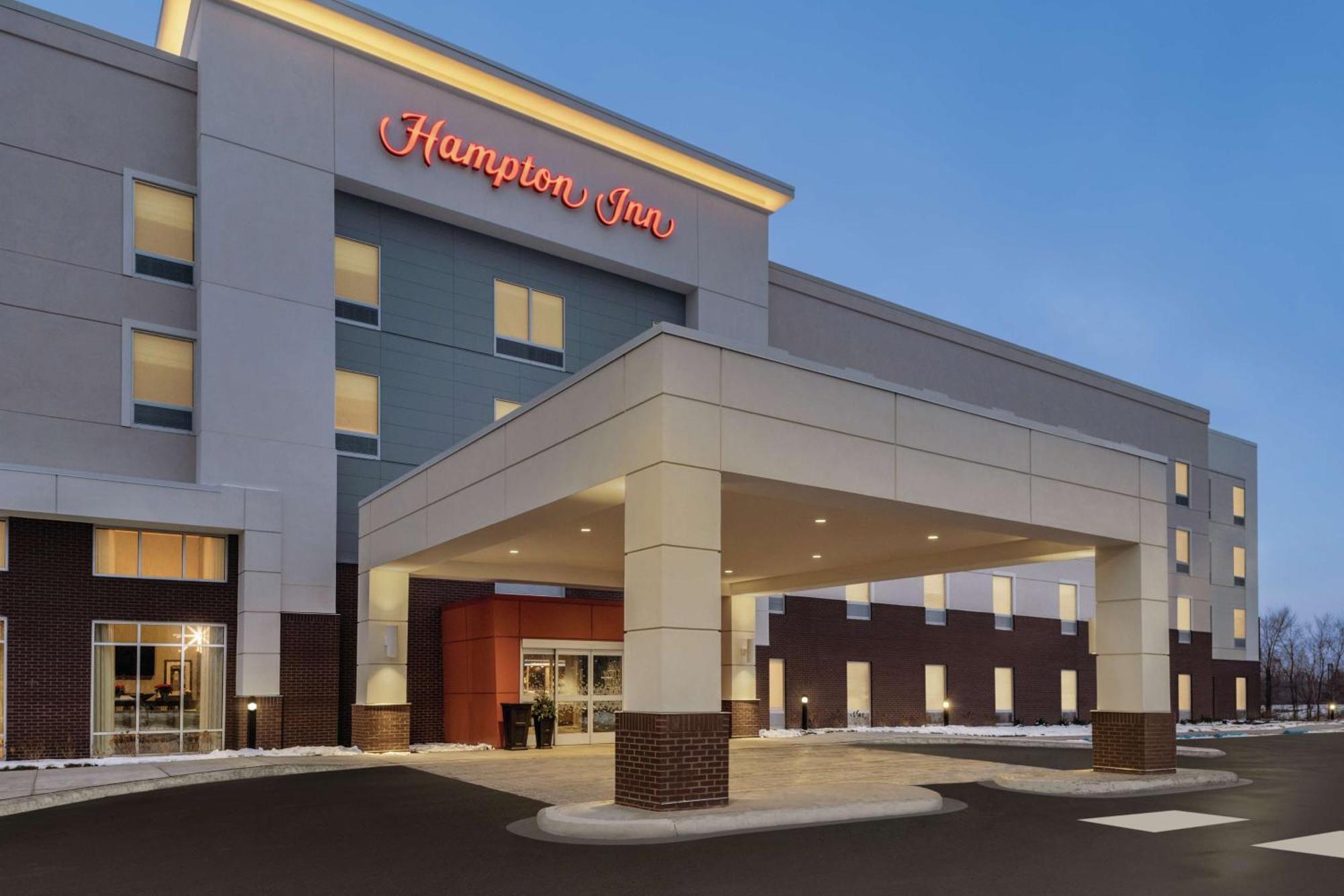 Hampton Inn Brooklyn Park Exterior photo